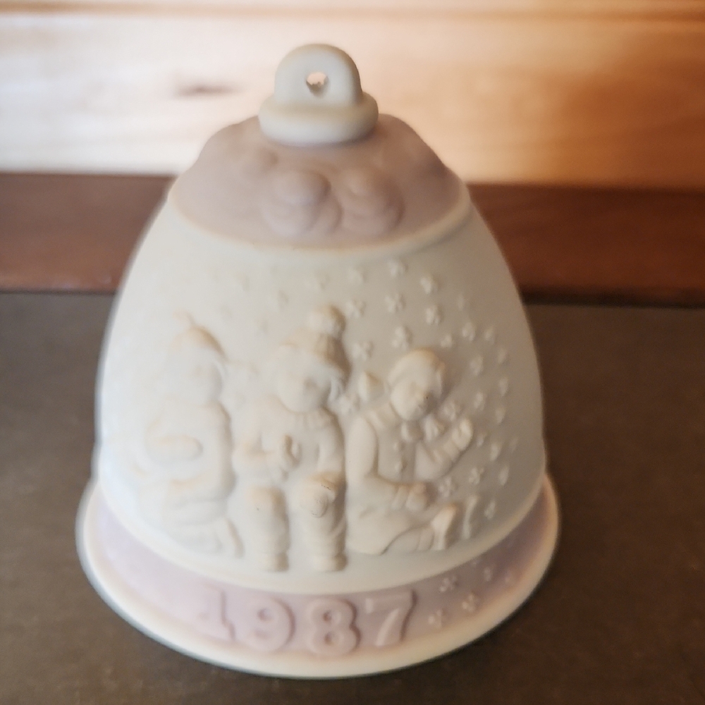 Lladro White Ceramic Ornament with Chain Detail